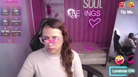 Snapshot of _evoni_b chatting on September 19, 12:39 pm evoni online show from September 19, 12:39 pm