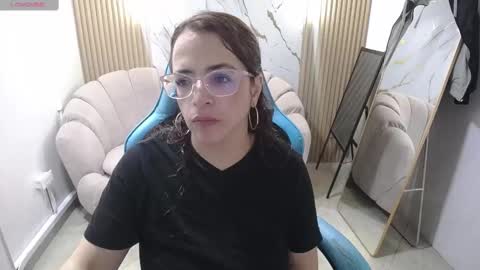 Snapshot of _evoni_b chatting on October 5, 12:14 pm evoni online show from October 5, 12:14 pm