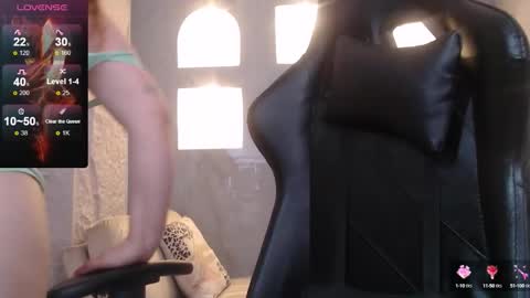 Snapshot of _evoni_b chatting on October 11, 2:59 pm evoni online show from October 11, 2:59 pm