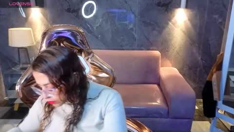 Snapshot of _evoni_b chatting on October 27, 12:42 pm evoni online show from October 27, 12:42 pm