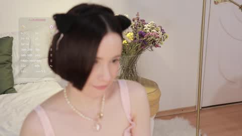 Snapshot of _female_essence_ chatting on December 21, 3:03 am Essie online show from December 21, 3:03 am