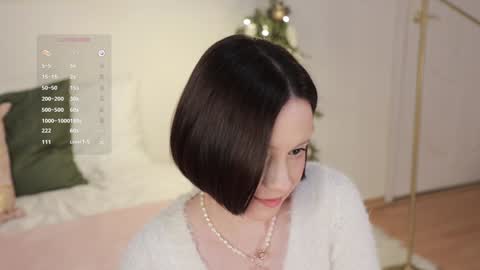 Snapshot of _female_essence_ chatting on January 1, 4:18 am Essie online show from January 1, 4:18 am