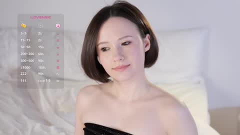 Snapshot of _female_essence_ chatting on March 9, 12:42 pm Essie online show from March 9, 12:42 pm