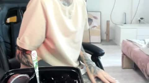 Snapshot of _feralberry__ chatting on September 19, 8:05 am Alis online show from September 19, 8:05 am