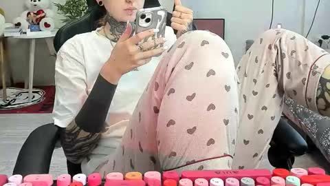 Snapshot of _feralberry__ chatting on September 26, 9:13 am Alis online show from September 26, 9:13 am