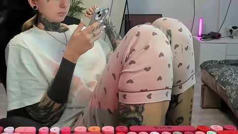 Snapshot of _feralberry__ chatting on September 27, 8:30 am Alis online show from September 27, 8:30 am