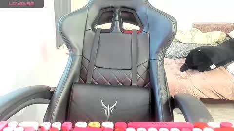 Snapshot of _feralberry__ chatting on October 6, 4:43 am Alis online show from October 6, 4:43 am