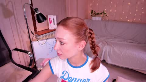 Lola 3  online show from December 7, 2:46 pm