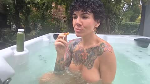 Frankie Rivers allmylinks  online show from October 26, 6:25 pm