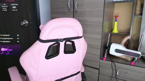 we are hot friends online show from February 18, 10:14 pm