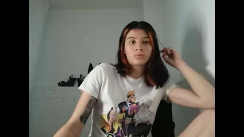 Snapshot of _genesid_dixton chatting on January 28, 10:45 pm Mia-foster online show from January 28, 10:45 pm