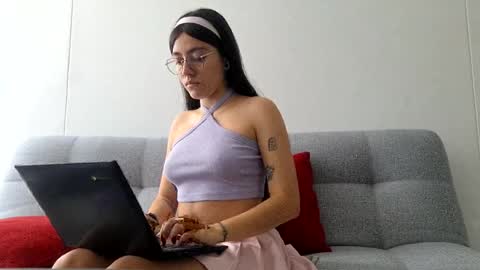 Snapshot of _ghostgirl__ chatting on January 11, 6:01 pm SKY online show from January 11, 6:01 pm