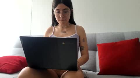Snapshot of _ghostgirl__ chatting on January 24, 7:39 pm SKY online show from January 24, 7:39 pm