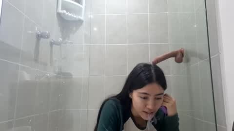 Snapshot of _ghostgirl__ chatting on February 1, 7:02 pm SKY online show from February 1, 7:02 pm