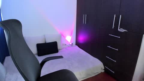 _giaa_ online show from December 18, 5:42 pm