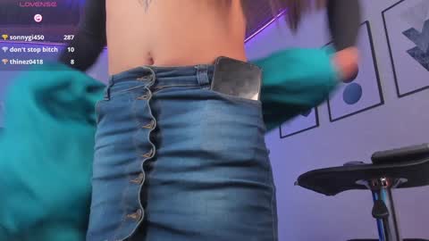 Snapshot of _giarose chatting on January 29, 9:39 pm Gia Rose online show from January 29, 9:39 pm