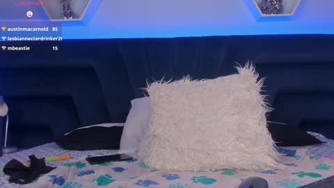 Snapshot of _giarose chatting on February 5, 9:40 pm Gia Rose online show from February 5, 9:40 pm