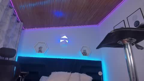 Snapshot of _giarose chatting on February 12, 9:33 pm Gia Rose online show from February 12, 9:33 pm