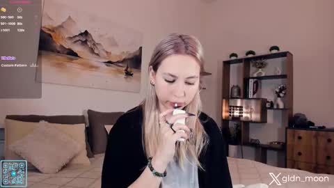 Snapshot of _golden_moon_ chatting on October 7, 7:44 pm Rina online show from October 7, 7:44 pm