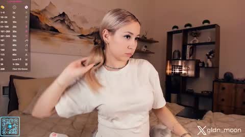 Snapshot of _golden_moon_ chatting on October 18, 8:09 pm Rina online show from October 18, 8:09 pm