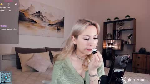 Snapshot of _golden_moon_ chatting on October 25, 7:41 pm Rina online show from October 25, 7:41 pm