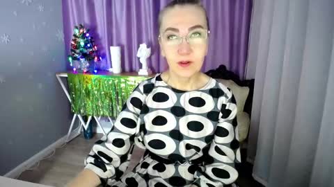 _greybunny_ online show from January 2, 7:12 am