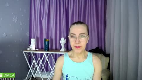 _greybunny_ online show from February 2, 1:19 pm