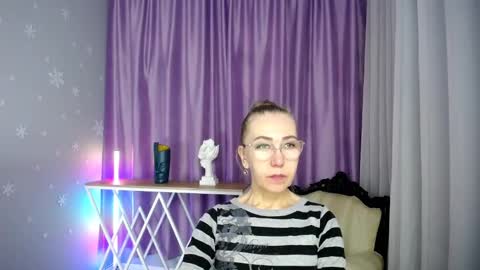 _greybunny_ online show from September 11, 7:08 am