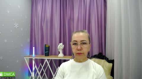 _greybunny_ online show from September 19, 8:49 am