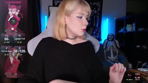 Snapshot of _gummybears_ chatting on December 15, 10:03 pm Tori online show from December 15, 10:03 pm