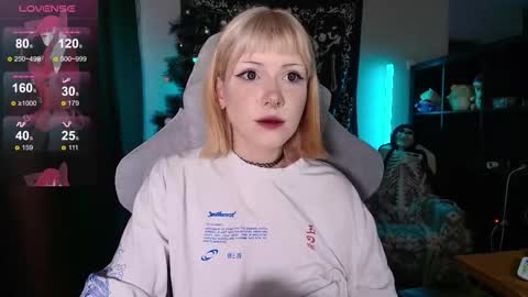 Snapshot of _gummybears_ chatting on December 21, 8:43 am Tori online show from December 21, 8:43 am