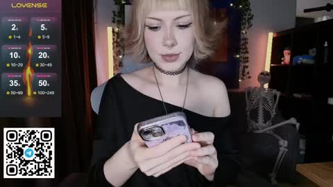 Snapshot of _gummybears_ chatting on April 3, 6:33 am Tori online show from April 3, 6:33 am