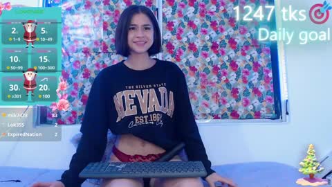 Snapshot of _gwen__ chatting on December 11, 7:09 am Gwen online show from December 11, 7:09 am
