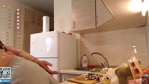 Snapshot of _halllseyyy_ chatting on October 16, 1:23 pm Hi everybody my name is Halsey online show from October 16, 1:23 pm