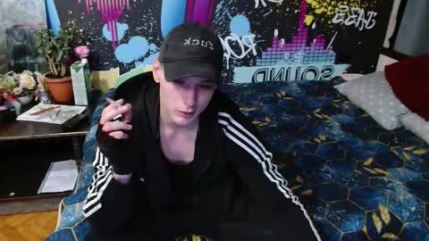 _happydayleon_ online show from September 24, 6:33 pm