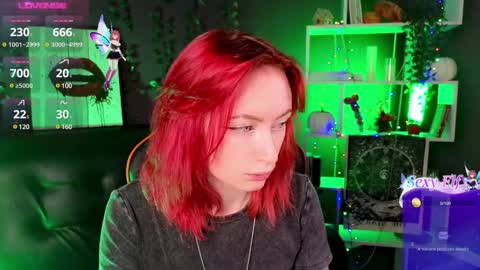 Snapshot of _helencarter chatting on December 1, 8:31 pm Helen Carter 3 Next stream 2330 MSC online show from December 1, 8:31 pm