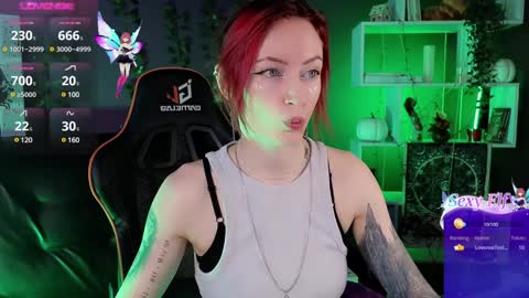 Snapshot of _helencarter chatting on December 7, 8:38 pm Helen Carter 3 Next stream 2330 MSC online show from December 7, 8:38 pm