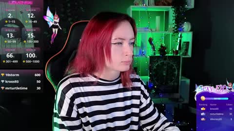 Snapshot of _helencarter chatting on December 10, 11:51 pm Helen Carter 3 Next stream 2330 MSC online show from December 10, 11:51 pm