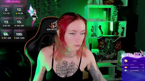 Snapshot of _helencarter chatting on December 15, 10:04 pm Helen Carter 3 Next stream 2330 MSC online show from December 15, 10:04 pm