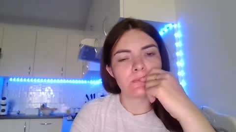 Snapshot of _hidden_frommymoom_ chatting on June 19, 7:23 am Criss4u online show from June 19, 7:23 am