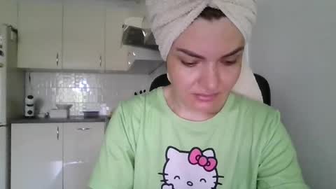 Snapshot of _hidden_frommymoom_ chatting on June 24, 7:29 am Criss4u online show from June 24, 7:29 am