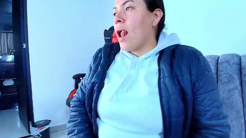 Snapshot of _honey1_ chatting on September 25, 12:09 pm Honey online show from September 25, 12:09 pm