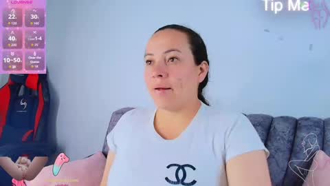 Snapshot of _honey1_ chatting on October 4, 12:47 pm Honey online show from October 4, 12:47 pm