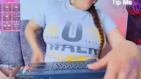 Snapshot of _honey1_ chatting on October 22, 2:28 pm Honey online show from October 22, 2:28 pm