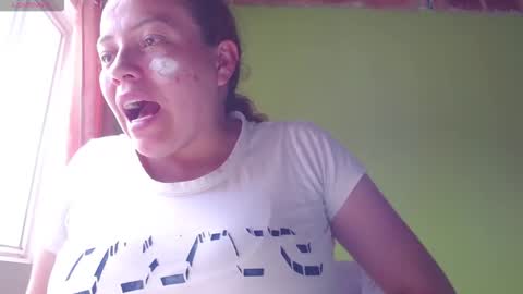 Snapshot of _honey1_ chatting on February 5, 7:51 pm Honey online show from February 5, 7:51 pm