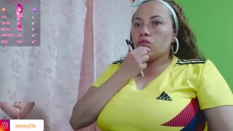 Snapshot of _honey1_ chatting on February 7, 3:43 am Honey online show from February 7, 3:43 am