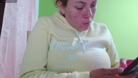 Snapshot of _honey1_ chatting on February 11, 1:21 am Honey online show from February 11, 1:21 am