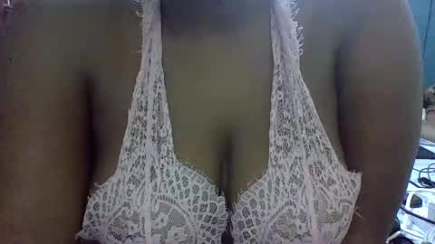 _honey_bloom online show from April 1, 1:41 pm