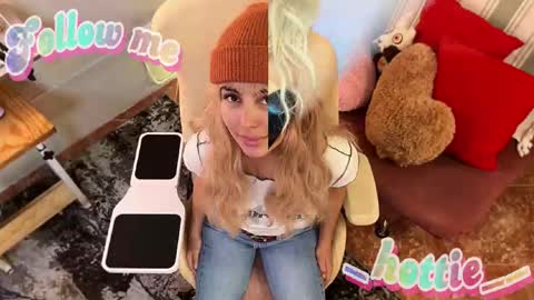 Snapshot of _hottie__ chatting on October 8, 8:01 am _hottie__ online show from October 8, 8:01 am