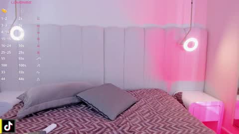 Snapshot of _huge_boobs_ebony chatting on September 22, 7:38 pm Darlis  online show from September 22, 7:38 pm